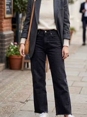 Everlane Women's High-Rise Straight-Leg Jeans in Washed Black 100%Organic Cotton